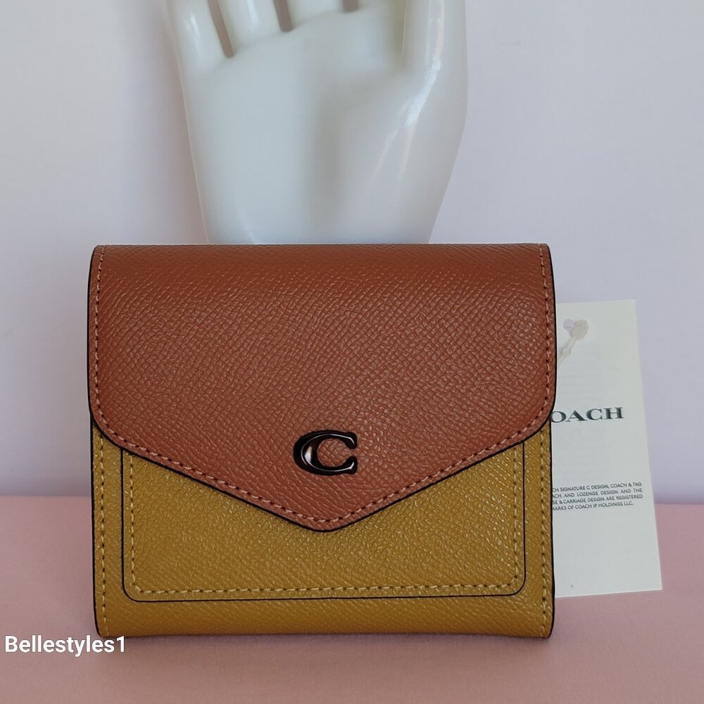 COACH Wyn Colorblocked Crossgrain Leather Small Tri-fold Wallet- Flax Multi⭐$89